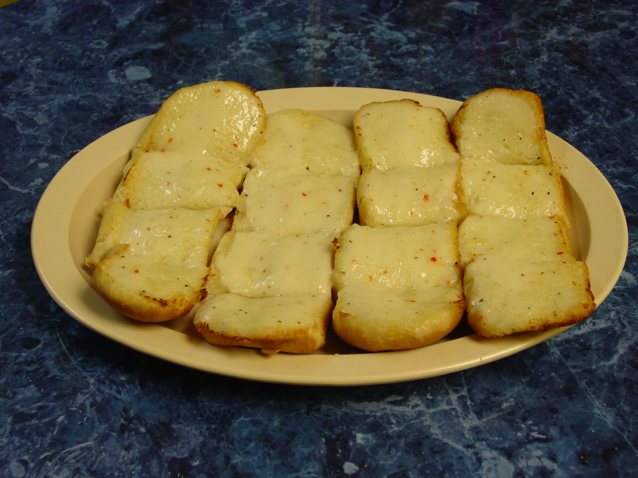 #30 LINDENLOFT'S FAMOUS VINEGAR & GARLIC ALPINE GARLIC BREAD