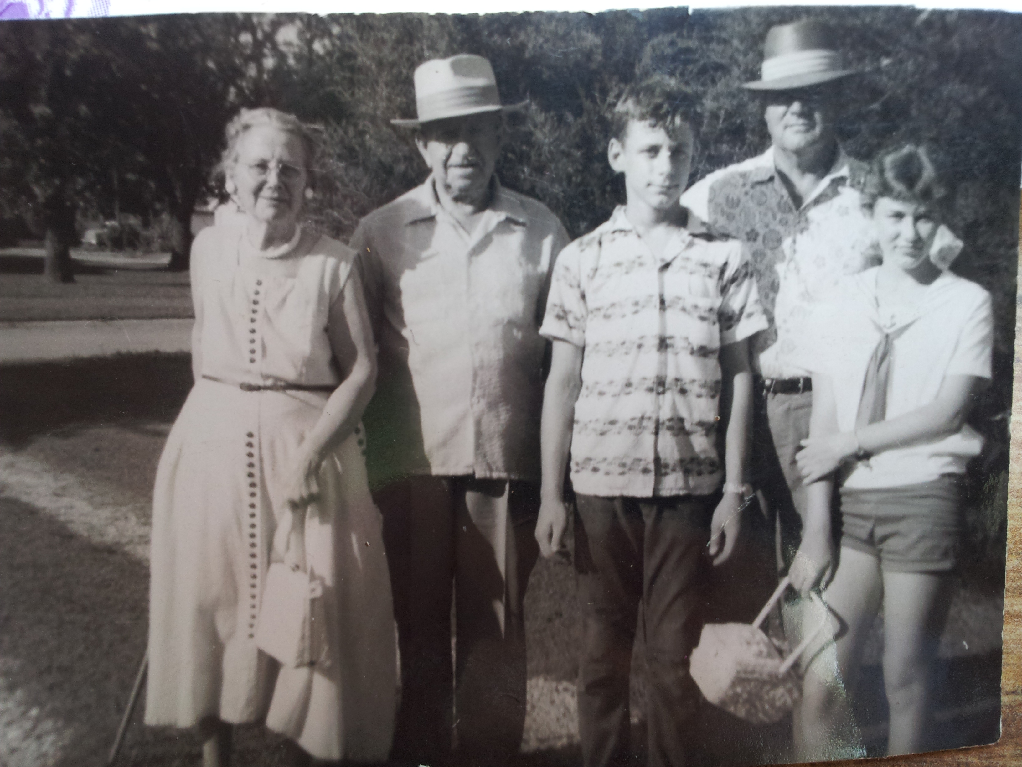 #64 EDNA WILLSIE, EARNEST WILLSIE, JOHNNY LINDEN, WALTER MEZGER, CAROLYN MEZGER LANE 2804 DIRR, PARSONS KANSAS 1958