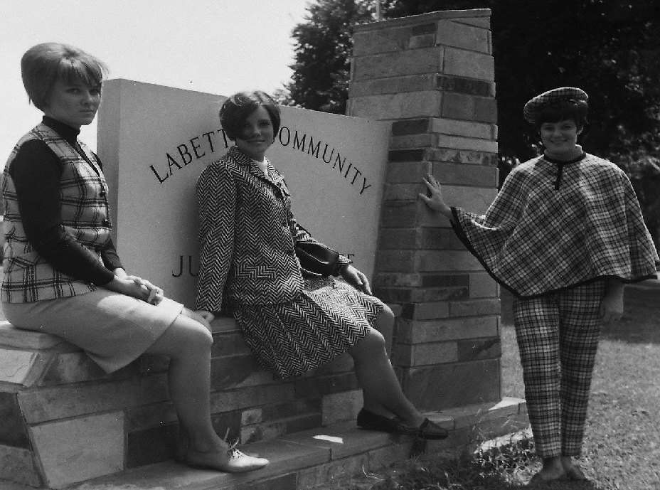 #58 CATHIE TOLMAN TODD PHS 66/67 FOOTBALL QUEEN L, Gretchen Beaty C, Cheryl Cantrell R